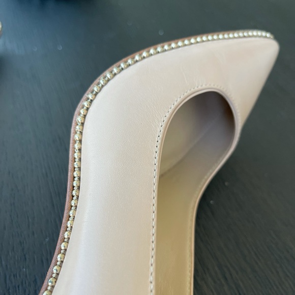Coach BeadChain Size 8 GUC 3 1/2” Pumps Does Not Have Original Box - Picture 2 of 10